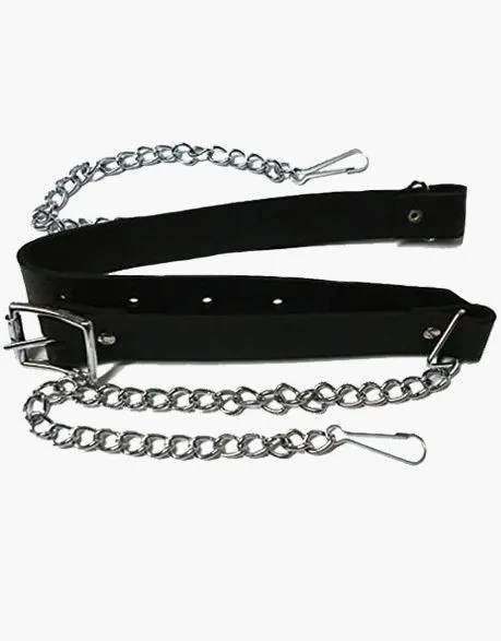 BELT CHAINS ON A SEMI-DRESS FUR LEATHER SPORRAN