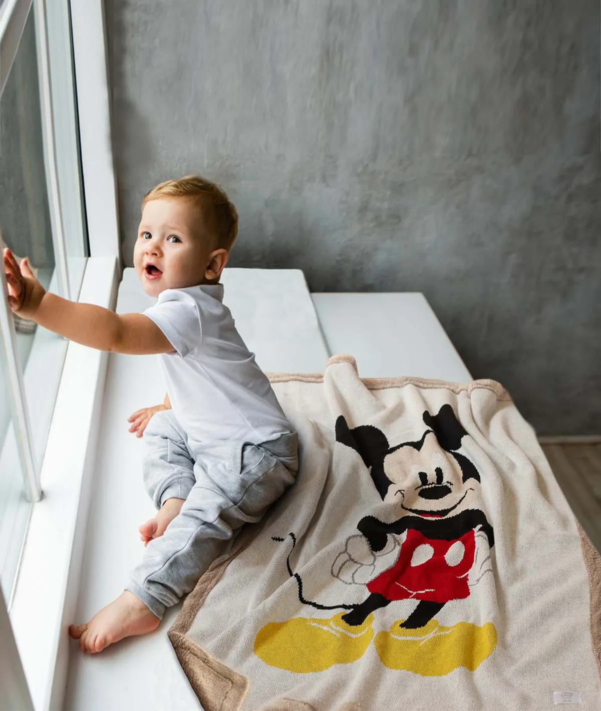 Classic Mickey Mouse - Disney Cotton Knitted Blanket With Soft Faux Fur Back For Babies (0 - 18 Months)