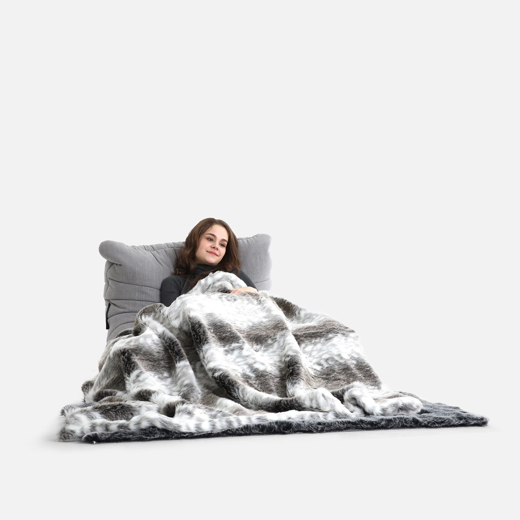 Deluxe Faur Fux Throw